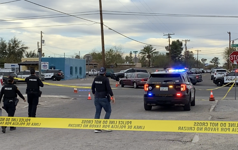 Tucson police: Suspected armed robber barricaded; Grant Road closed (LE)