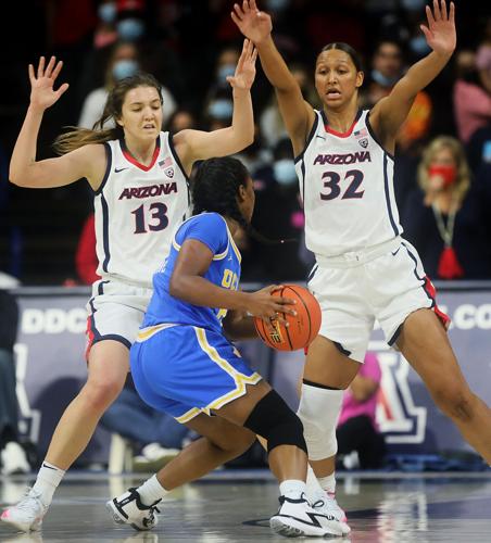 030322-tuc-spt-uawomenshoops-p2