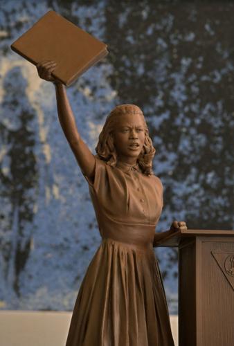 LIFE-SCULPTURE-CIVILRIGHTS-LEADER-2-BZ