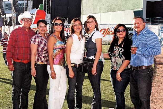 Cañonazo musical de La Caliente 102.1 FM  