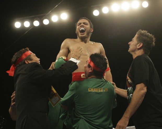 Boxing: Chavez stops Lee in seventh round, retains WBC belt    