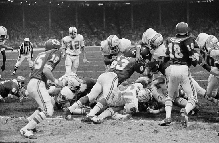 122522-tuc-spt-nflxmas-p2