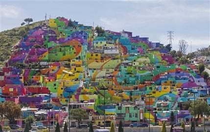 MEXICO-MURAL GIGANTE