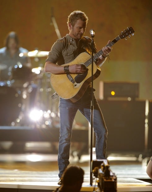 Country star to open bar