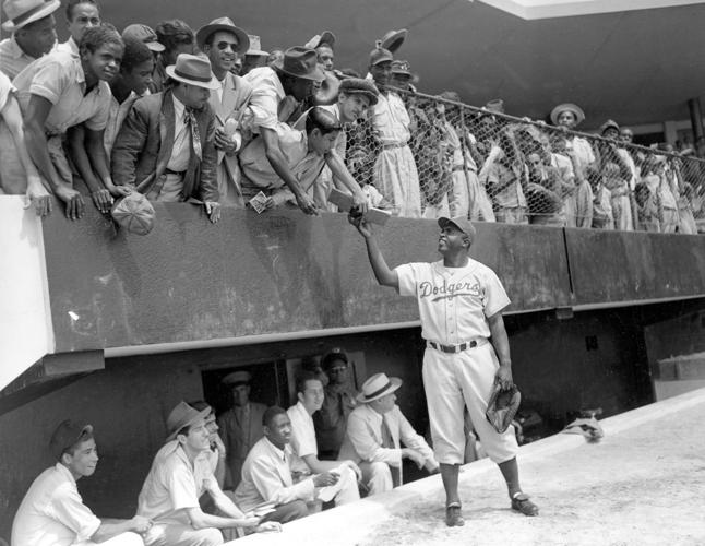 1948: Robinson autographs