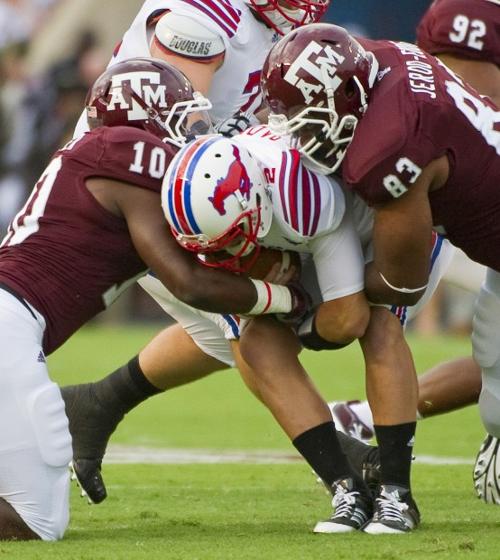 Aggies hope pass rush, crowd can foil Cowboys   