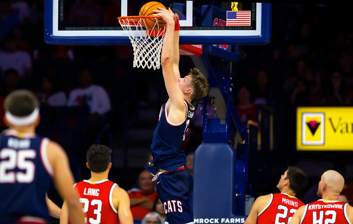 100222-tuc-spt-uabkfolo-p1