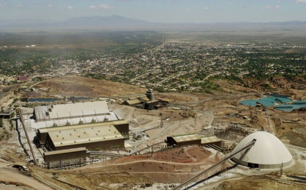 Cananea calms as police try to re-take mine from strikers  