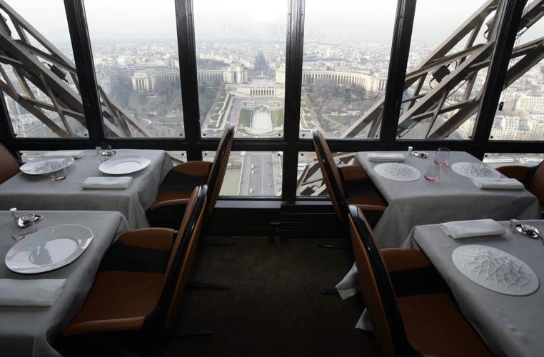 2007: Jules Verne restaurant