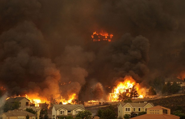 Colorado wildfires forces thousands to flee