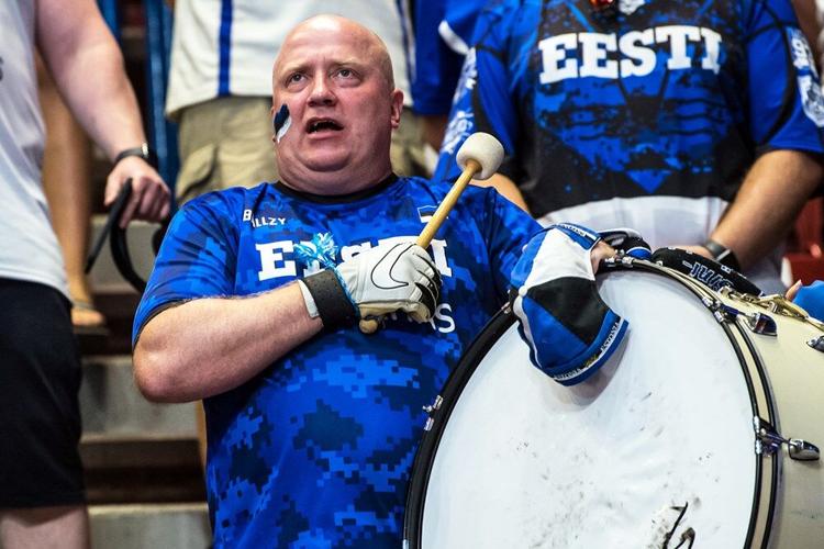 Estonian fan vs Croatia