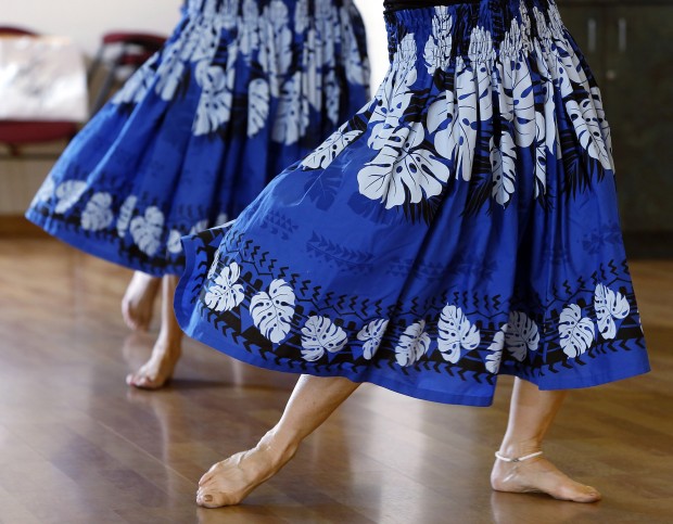 Hula Sisters bring gentle island flavor to the desert    