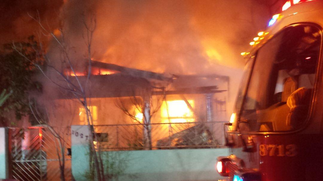 Downtown Tucson house fire displaces family of two