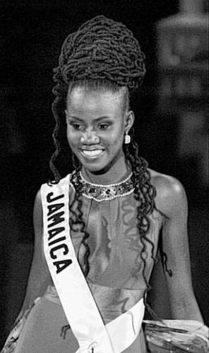 Universe contestants break beauty pageant mold  