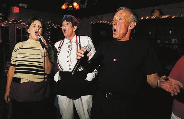 A serenade with your dinner  