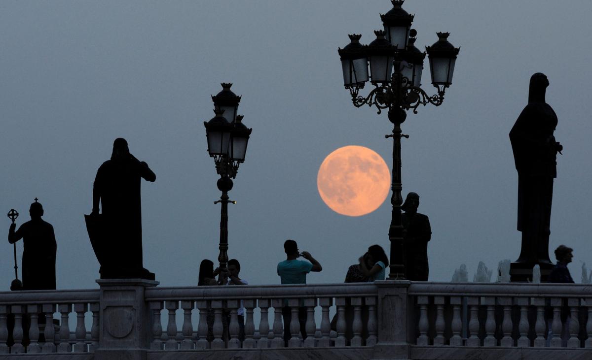 Supermoon around the world