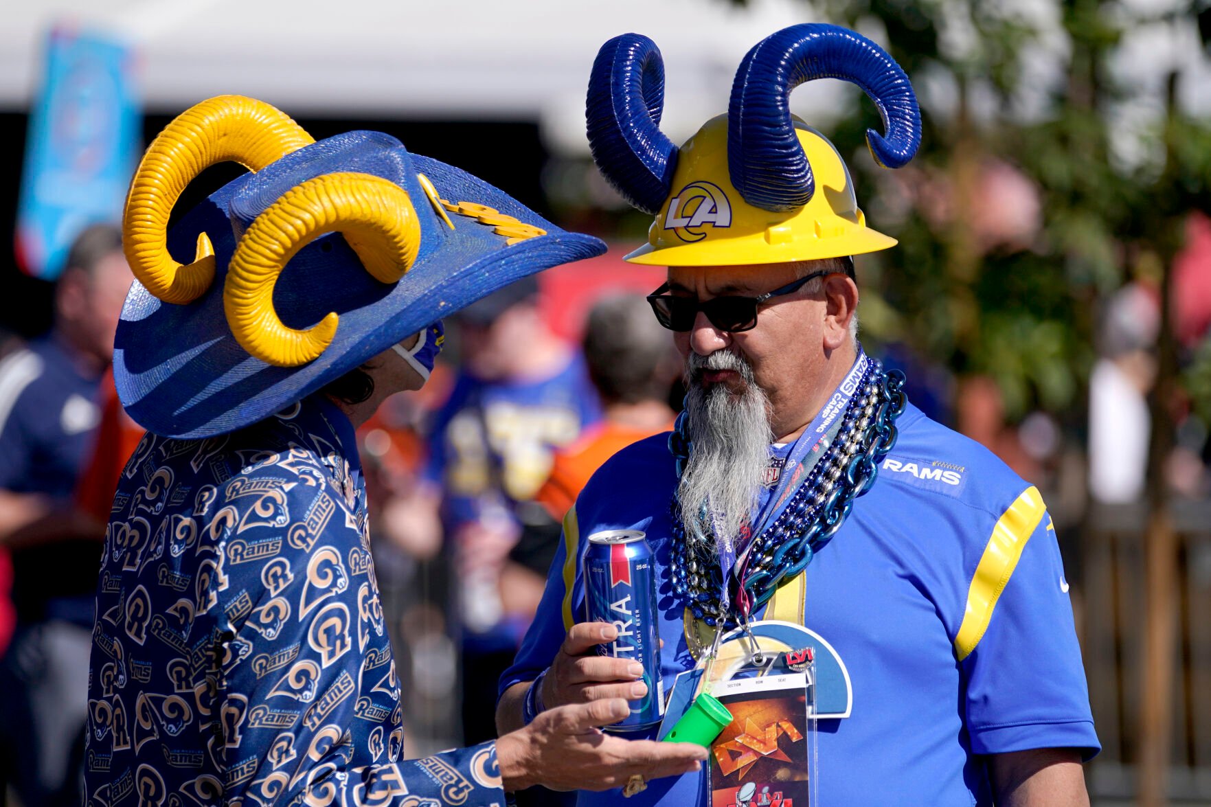 La rams hat with hot sale horns