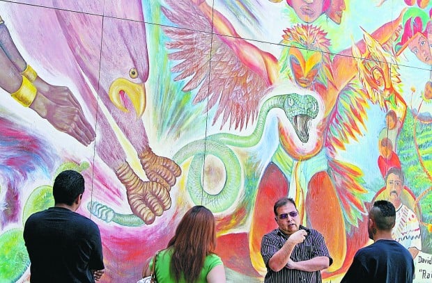 Despiden mural chicano de Tineo   