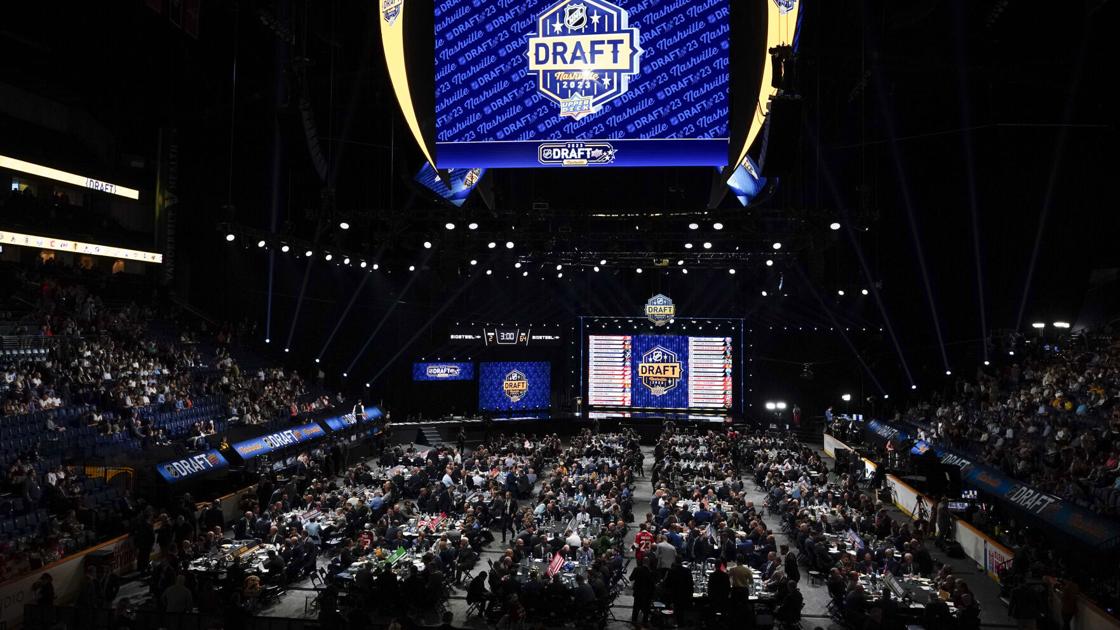 NHL draft wraps up with 11 picks for Chicago, dearth of trades