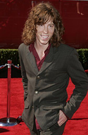 Snowboard champ Shaun White cited for spraying fire extinguisher