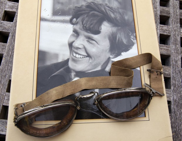 Earhart photos, goggles to be auctioned   