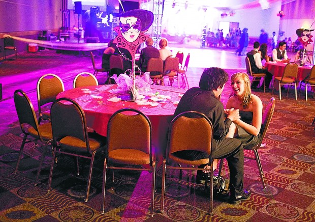 Hundreds turn out for Jr./Sr. prom   