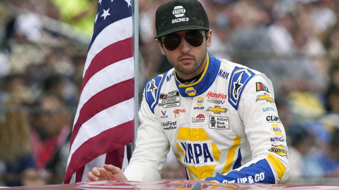 Elliott makes return at Martinsville after breaking leg