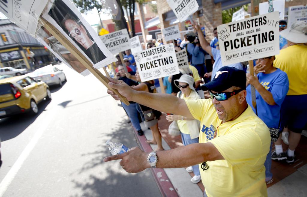 Striking Sun Tran Drivers Rally In Downtown Tucson Tucson Com