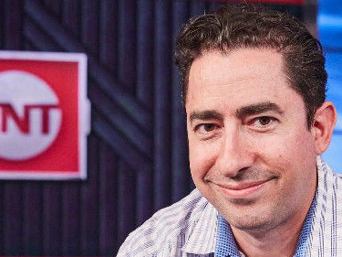 Ua Grad Jeremy Levin Helps Everything Run Smoothly On Tnt S Popular Inside The Nba Sports Tucson Com