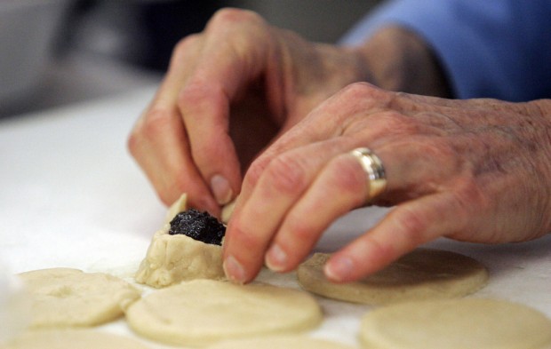 Classes explore Jewish cuisine   