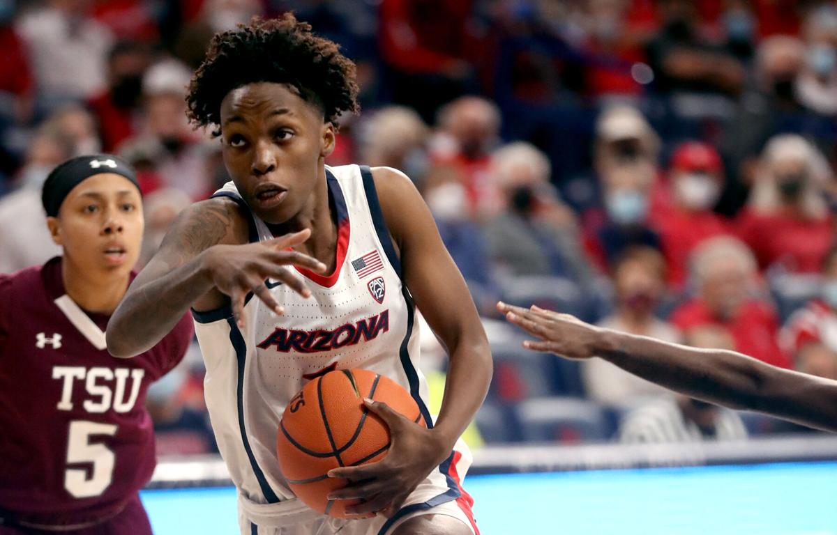 111621-tuc-spt-uawomenshoops-p17.jpg