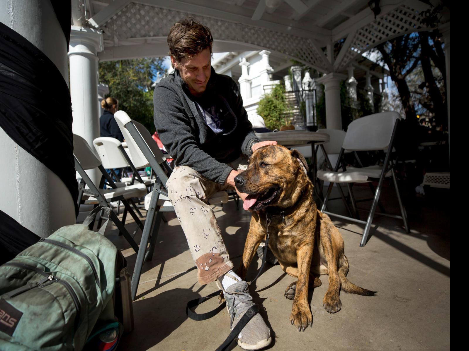 Mobile Vet Clinic Provides Furry First Aid To The Pets Of People On The Streets Local News Tucson Com