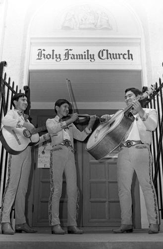 Los Changuitos Feos, mariachi (LE)