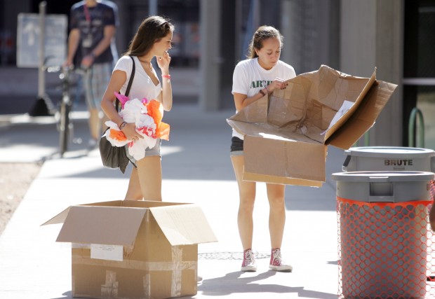 UA freshmen move into dorms