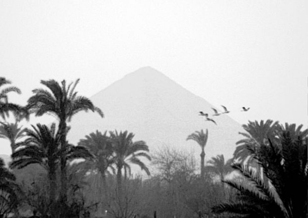 Egypt to allow visitors in 'bent' pyramid as part of tourism effort  