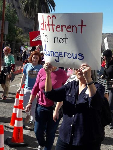 Women's March letreros
