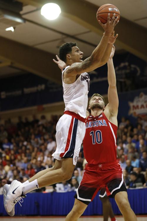 Arizona Basketball On Ryan Luther S Hand Chase Jeter S
