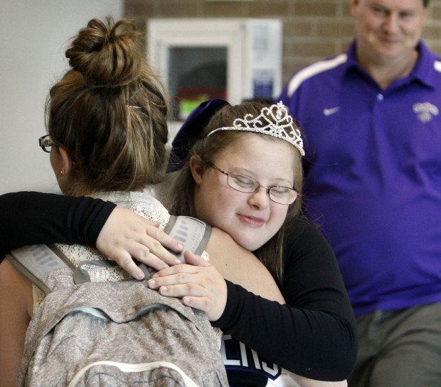 Homecoming queen prompts cheers, stirs hearts    