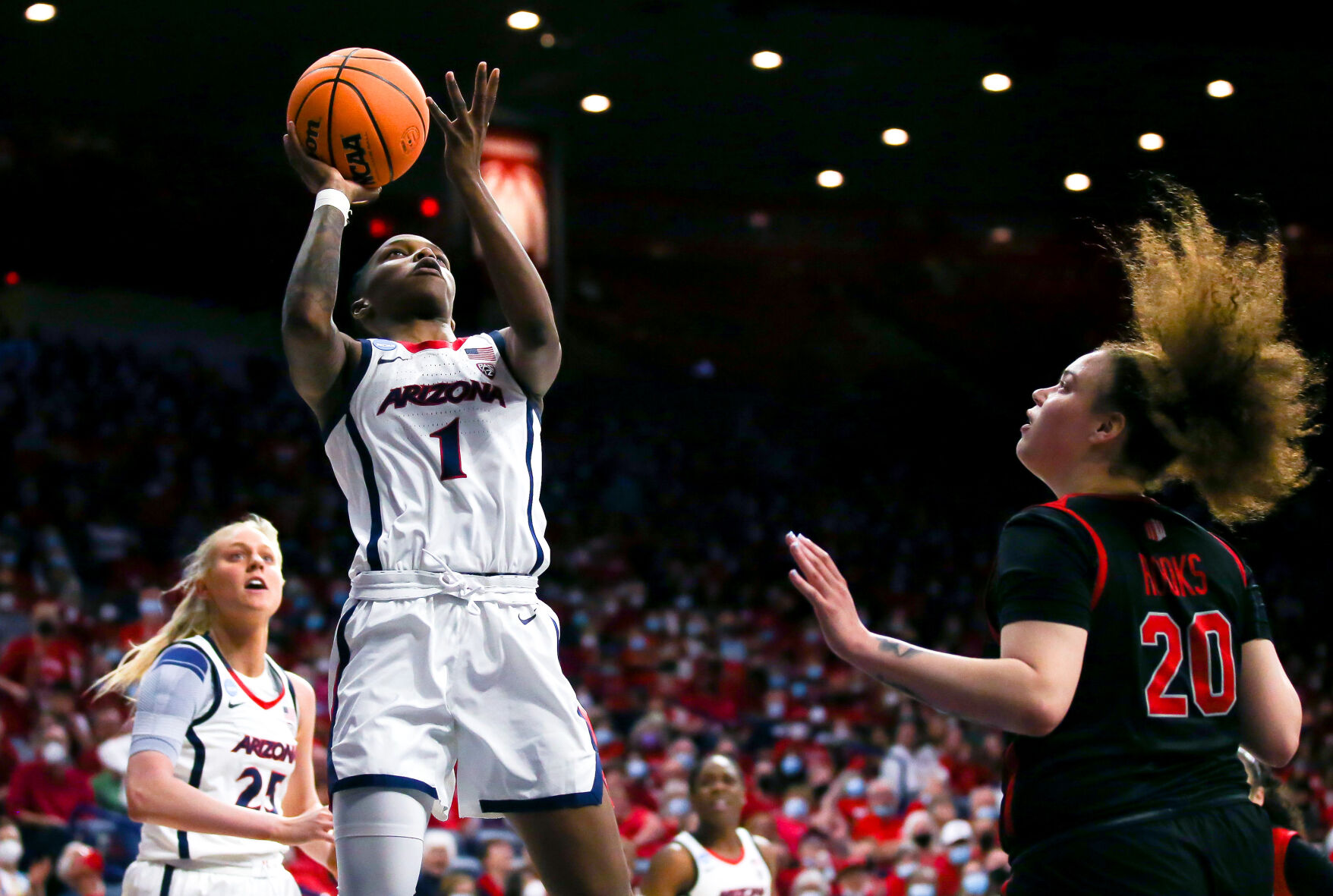 101322-tuc-spt-uawomenshoops-p1