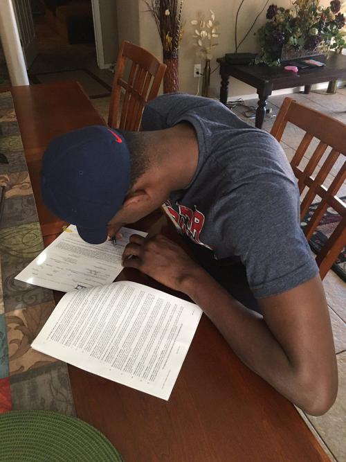 DeAndre Ayton signs LOI