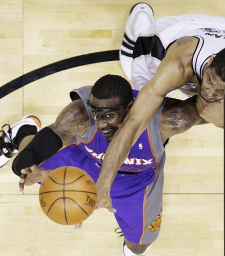 Oh, how swell it is! Despite gash, Nash wills Suns to sweep   