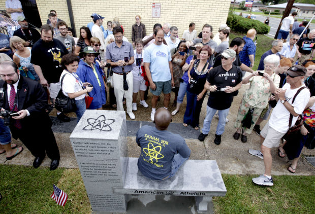 Atheist group unveils monument in Fla. near Ten Commandments    