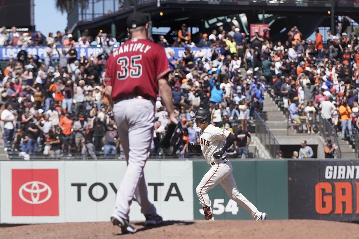 Giants rally to beat Diamondbacks 4-3, getting the final out on