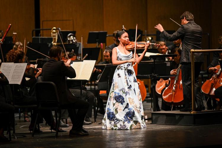 Tucson Symphony opens Gomez’s 10th year with violin prodigy