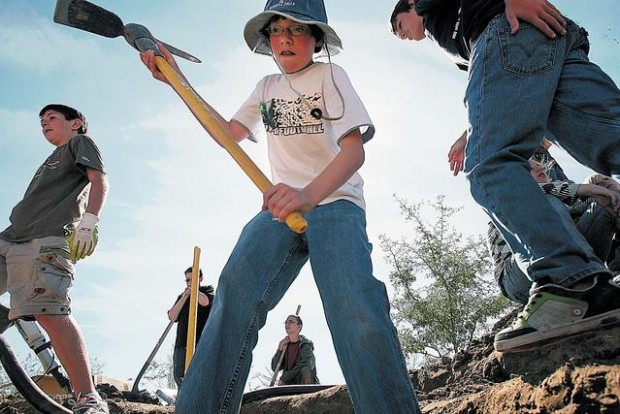 Pint-size pond builders  