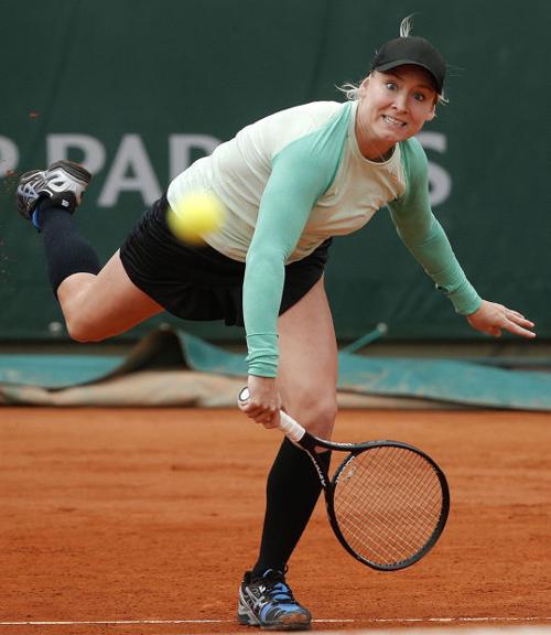 French Open: Mattek-Sands makes it 5 US women in 3rd round    
