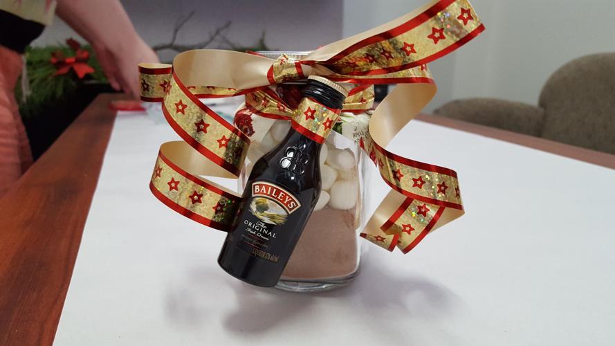 DIY drink in a jar hot cocoa and Baileys 4