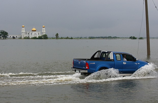 Thai capital readies for floodwater runoff   