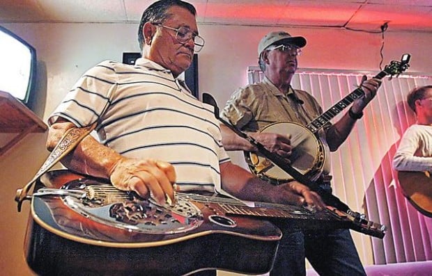 Bluegrass aficionados meet at Thirsty's  