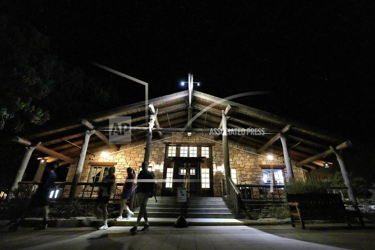 Grand Canyon's only water pipeline fails, water restrictions to last days